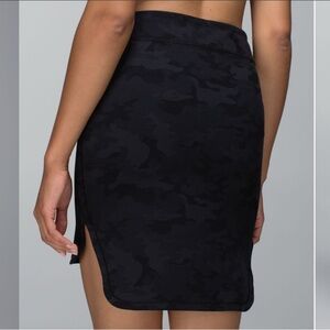 Lululemon City Skirt Savasana Camo 20cm Black / Soot Size 8